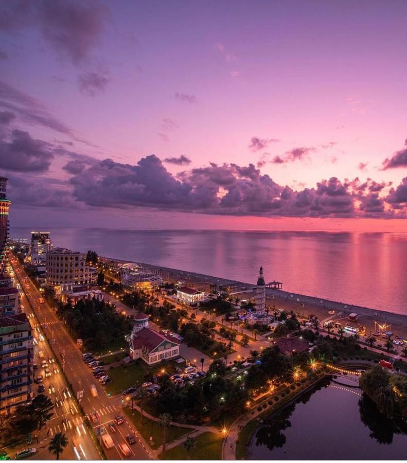 Orbi City Suites Батуми Экстерьер фото