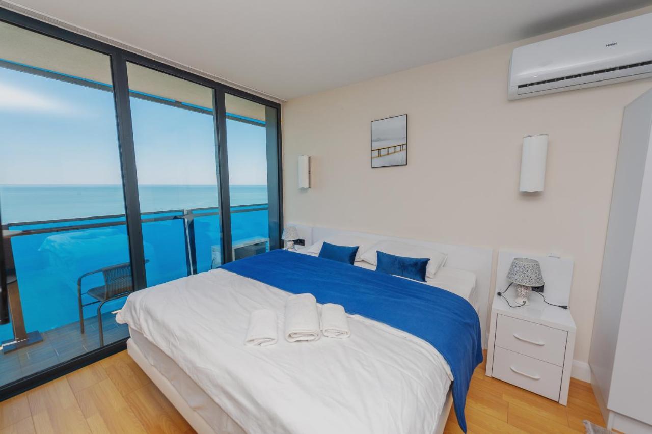 Orbi City Suites Батуми Экстерьер фото